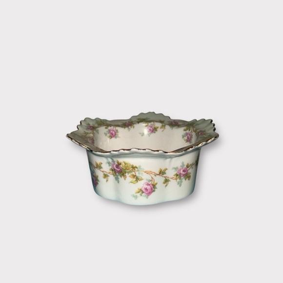 💐 Vintage Porcelain Floral Catch-All Dish - Picture 2 of 5